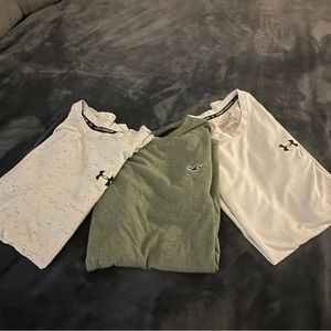 Lot of three men's T-shirt's size small Under armour + hollister